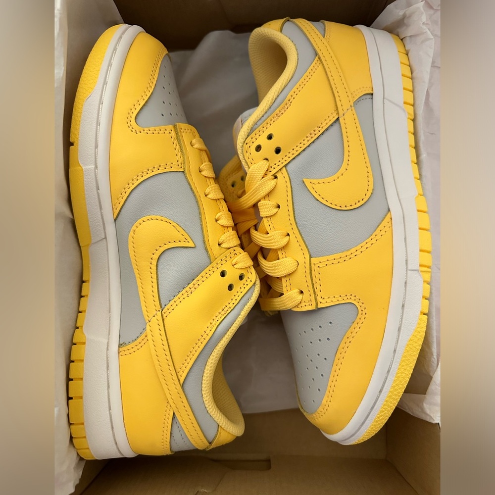 Nike Women's Dunk Low Light Bone / Citron Pulse - Sail